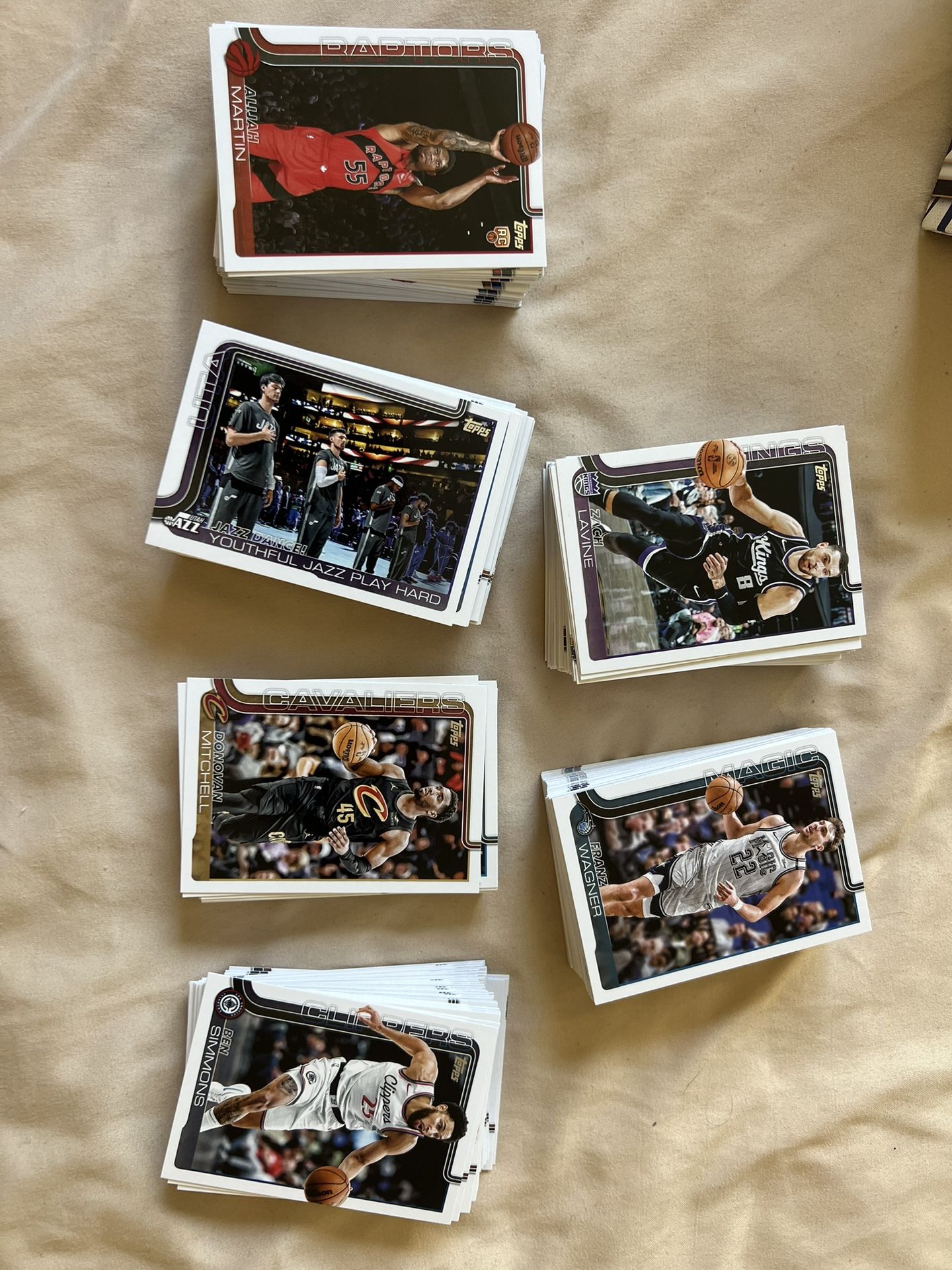 TOPPS Basketball card lot 2025 - 329 card lot