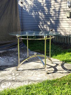 42" Round x 29" tall Glass Dining room table