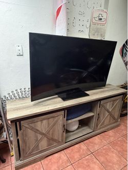 Tv stand with Samsung curved tv