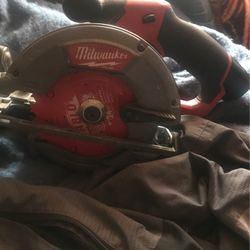 Milwalkee  Fuel M12 Skill Saw