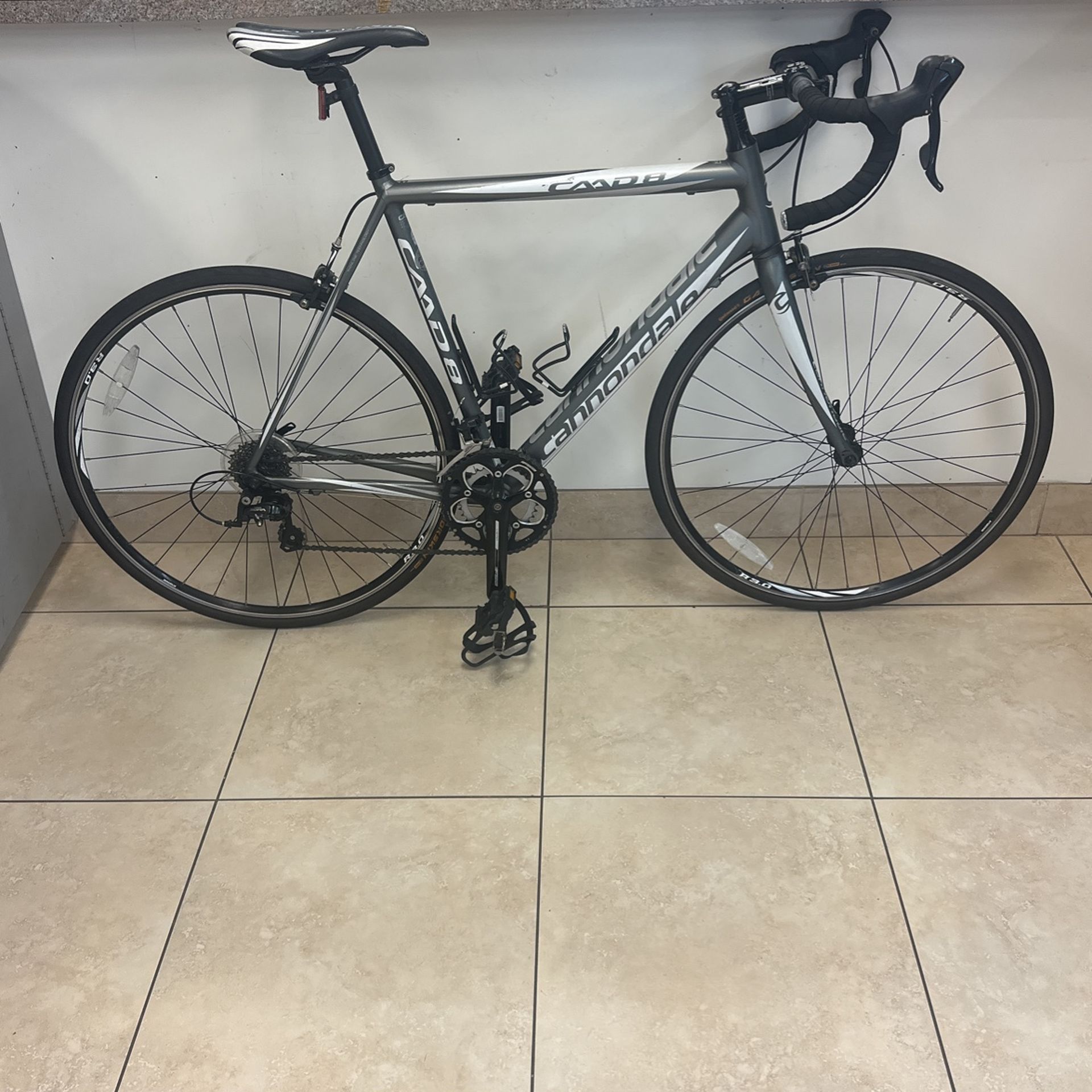 Cannondale CAAD8 Road Bike 56 CM Shimano Sora