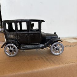 Ford Model T Center Door Sedan Toy/Arcade Manufacturing Com/1920s