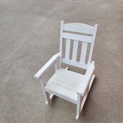 *** CHILDREN'S ROCKING CHAIR ***