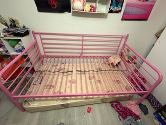 Twin sized pink daybed