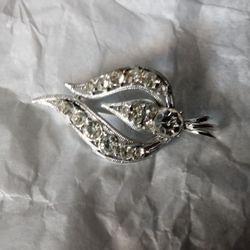Beautiful Vintage Clear Rhinestone Brooch
