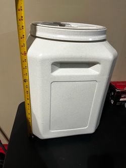 Food container