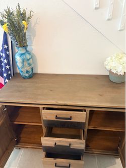 Dresser/dinning room