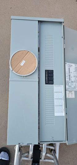 GE
Power Mark Gold 200 Amp Main Breaker 20-Space 40-Circuit Overhead/ Underground Combination Meter Socket Load Center