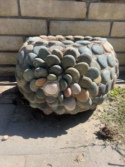 Big concrete patio planters/ Macetas de cemento Grandes