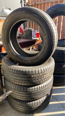 Vendo 4 llantas medida 225-65-R 17 para camioneta muy buenas garantisadas precio a tratar