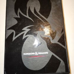 2014 DUNGEONS AND DRAGONS CORE RULEBOOKS EXCELLENT CONDITION  NEGOTIABLE