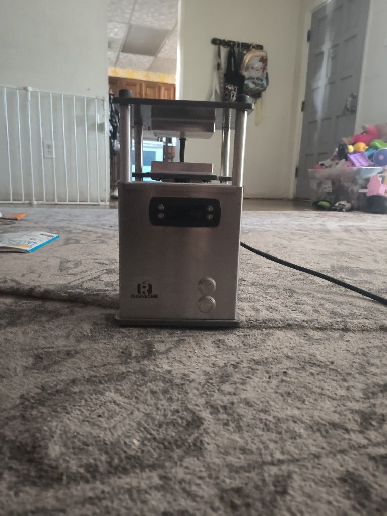 RosinBomb M-60 Rosin Press.