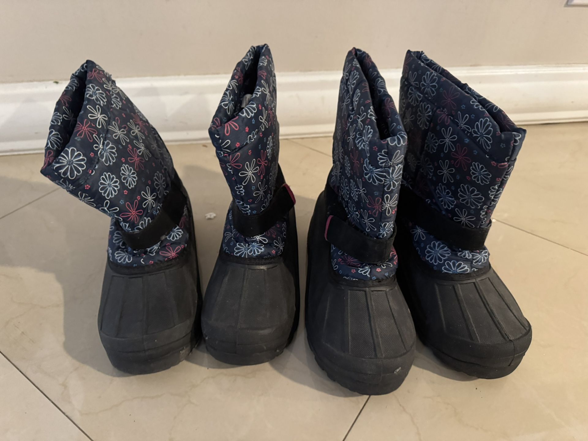 Free!! Snow Boots For Girls Size 2 And 3
