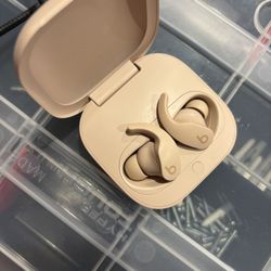 Beats Headphone Skims No Charger But Work 