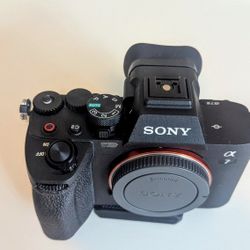 Sony A7 IV Mirrorless Camera Body Black 33MP With Sony E 16-55MM F/2.8 G AUTOFOCUS LENS