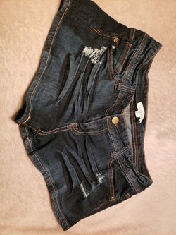 Forever 21 distressed shorts NWOT sz 30