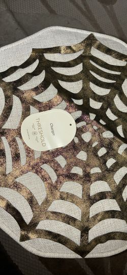 Threshold Spiderweb Charger Plate