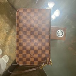 Luis Vuitton Wristlet
