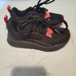 Kids Black Puma Shoes Like New!!