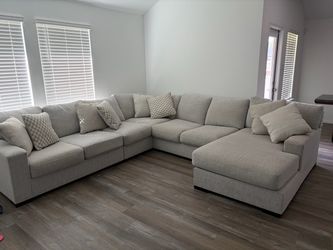 Large Light Gray Sectional Sofa with Chaise
