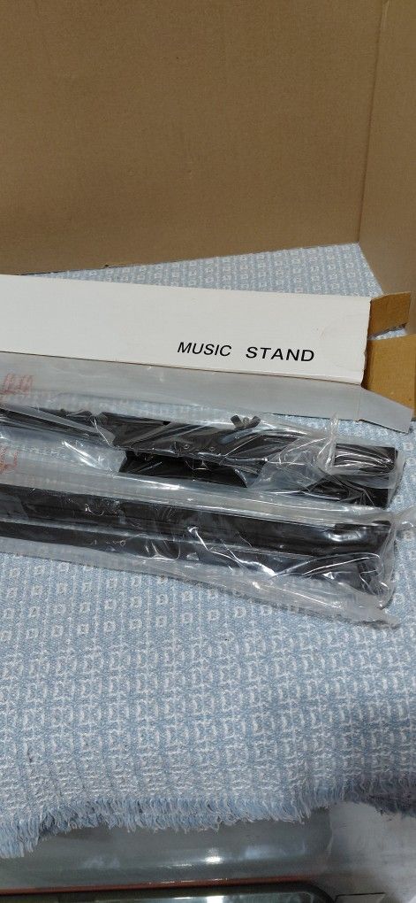 Folding music stands
