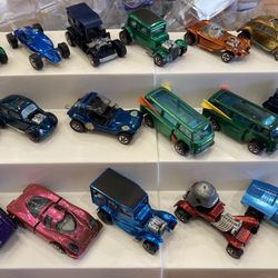 Collector seeking vintage old genuine Hot Wheels red lines 1960s 70s redline hotwheels redlines 