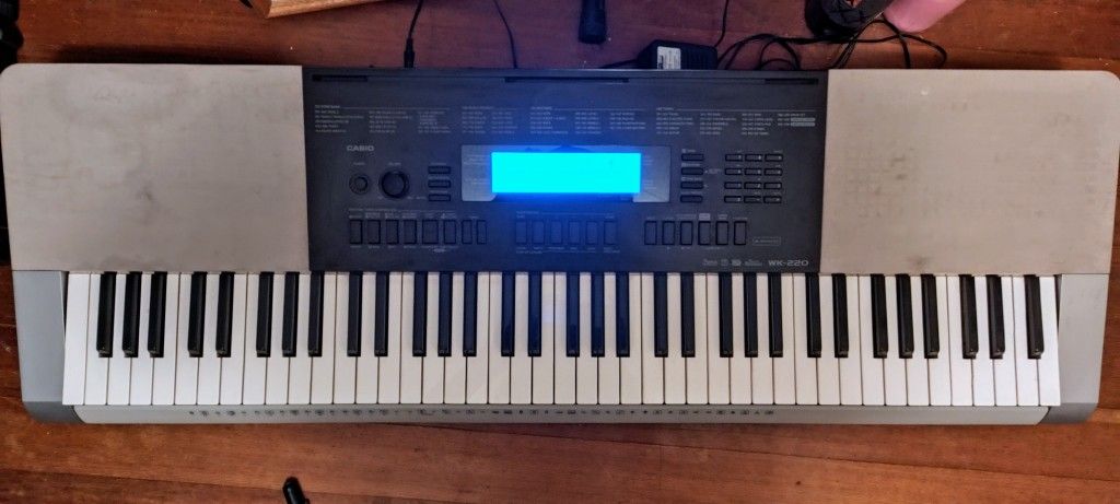 Casio wk-220 76 Key Keyboard
