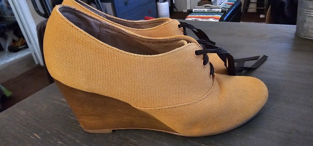 Chelsea Crew CanvasWedge Heel Yellow Orange 