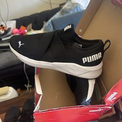 Woman’s Puma Walking Shoe 7.5 Used Once