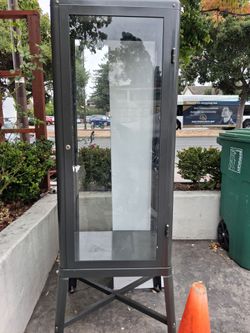 Glass display case  with locking key