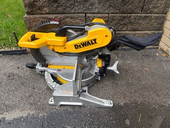 Dewalt 15 Amp Dewalt Corded 12 in. Compound Double Bevel Miter Saw
