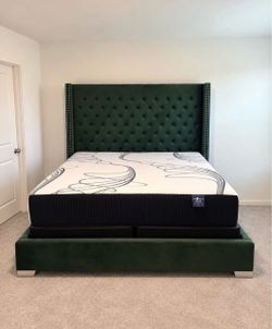 (NEW IN BOX) 6FT Queen & King Size Green Tufted Fabric Bed Frame
