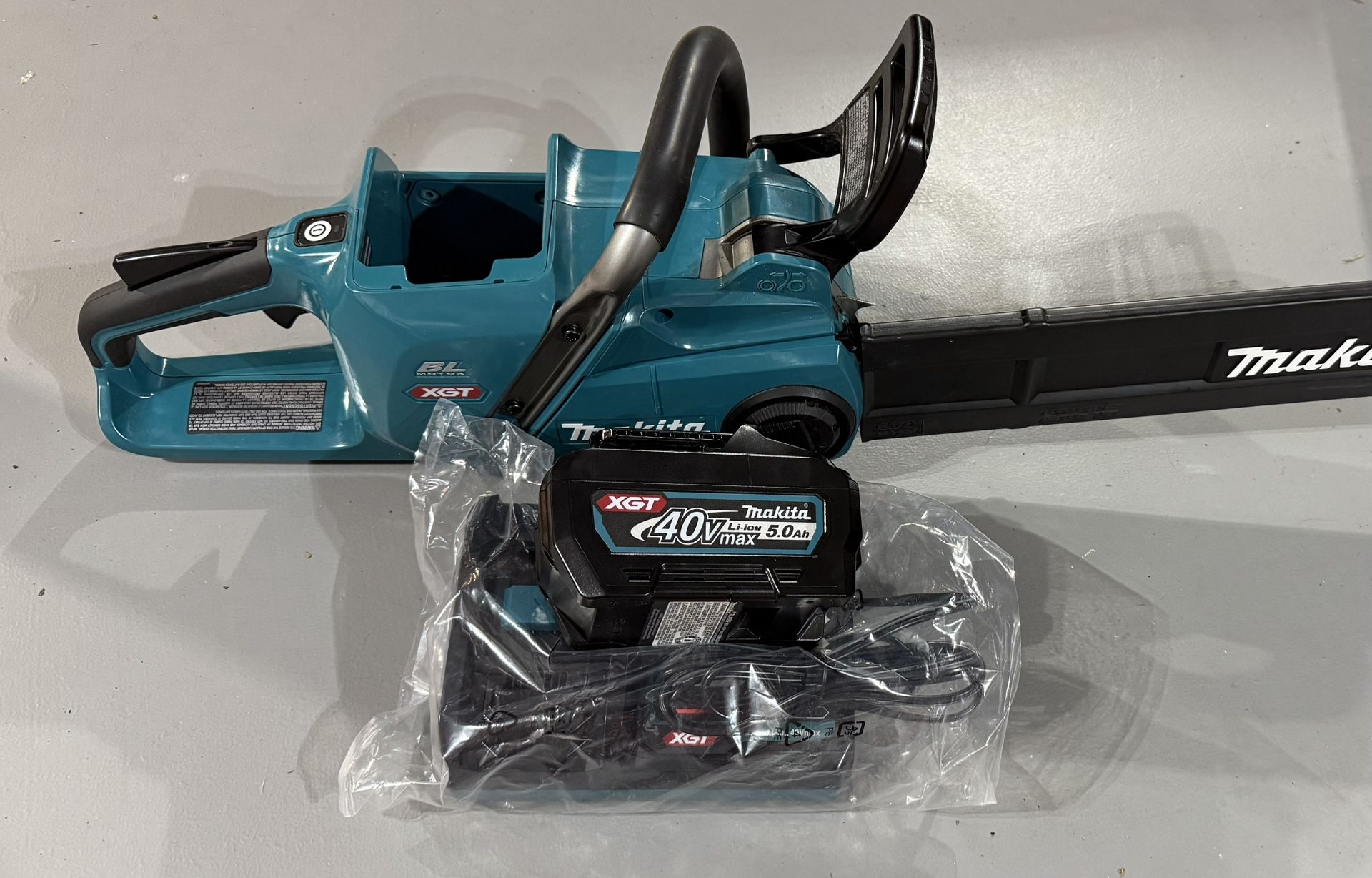 Makita XGT 40V Chainsaw GCU06T1 18" Bar