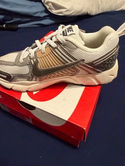Nike Zoom Vomero 5 Sneakers Size 2Y