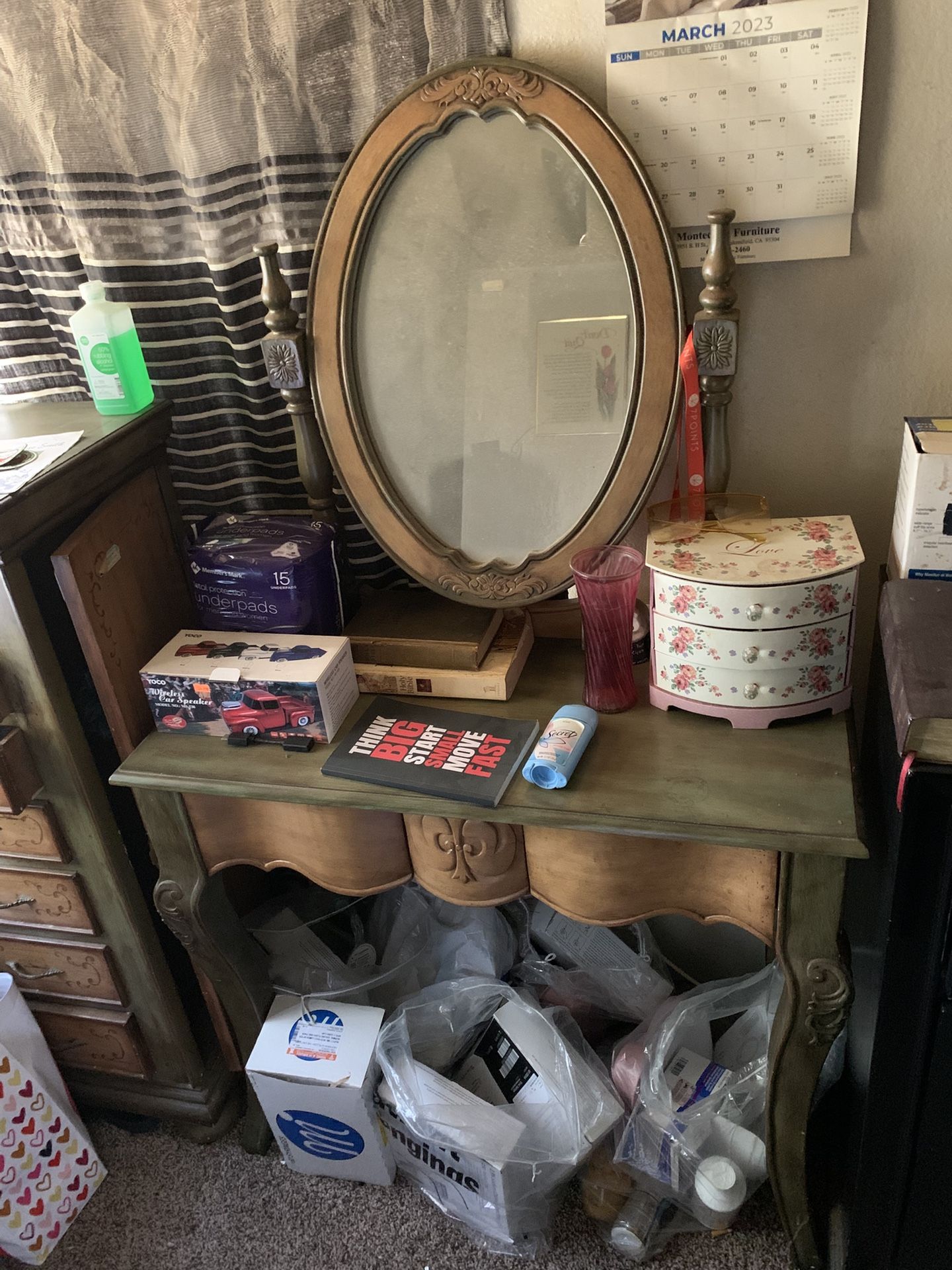 Vanity Mirror With Dressers