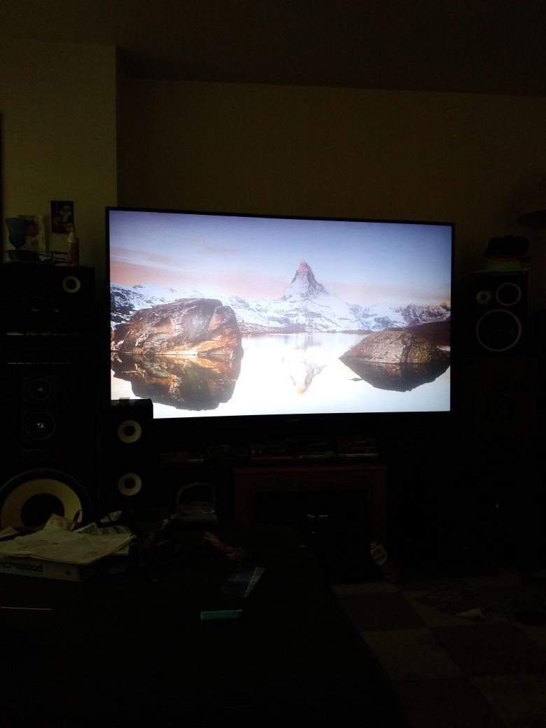 Mitsubishi 70 inch TV