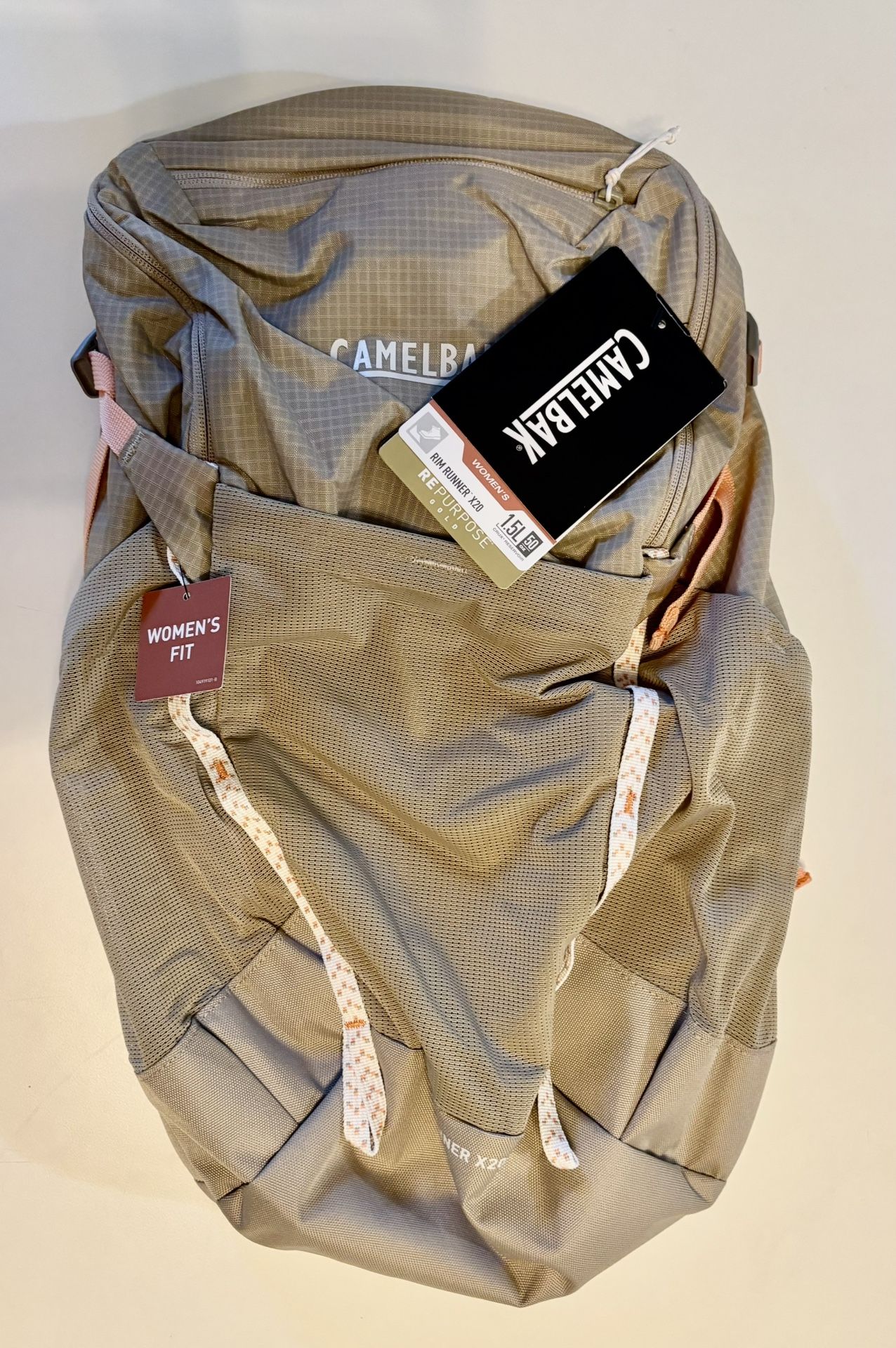 🎒CamelBak Rim Runner X22 Women’s Hydration Pack 2.5L – Sandstone – New w/ Tags