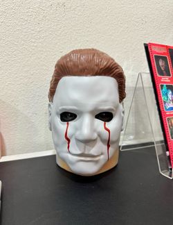 Halloween - Michael Myers with bleeding eyes popcorn bucket brand new! Horror 9.2 inches tall display