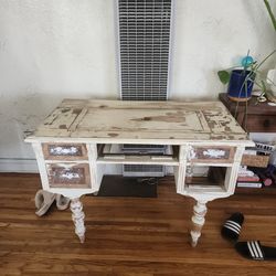 FREE: Distressed White Wood Desk Shabby Chic
