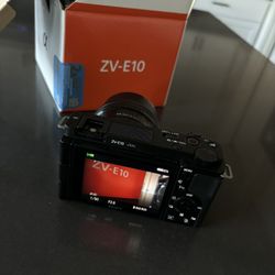 Sony - Alpha ZV-E10 Kit Mirrorless Vlog Camera with 16-50mm Lens - Black