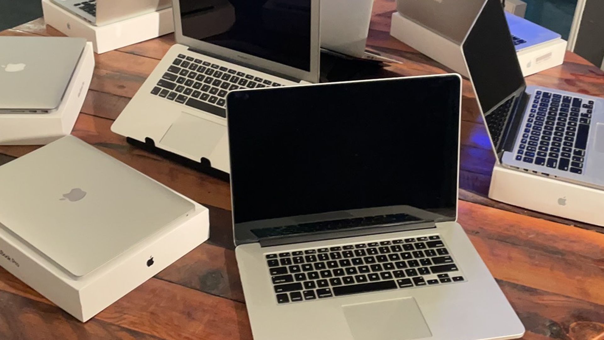 Apple Laptop Liquidation