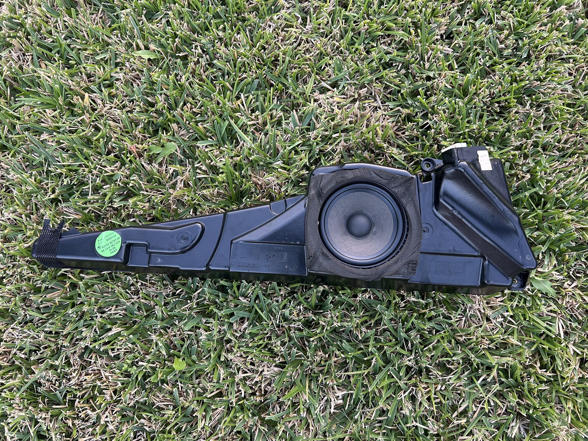 BMW E39 5' PASSENGER FRONT DOOR SPEAKER