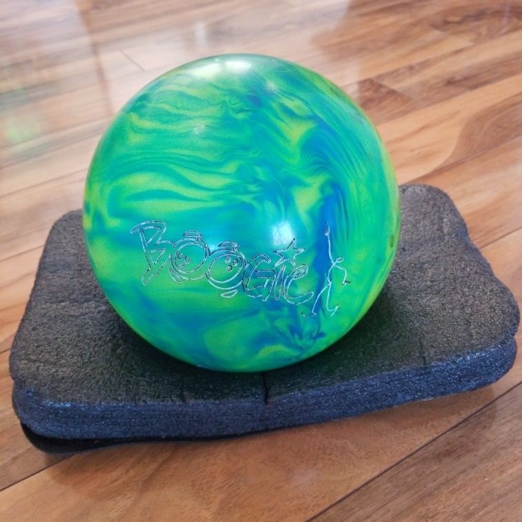 AMF Extreme Boogie Bowling Ball 12 Lbs, Bag