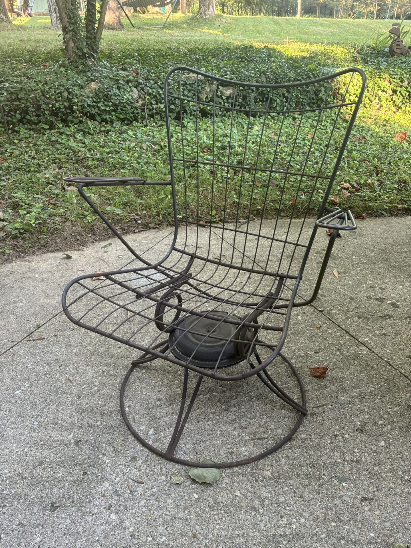 Vintage Mid Century Modernist Wire Lounge Patio Chairs
