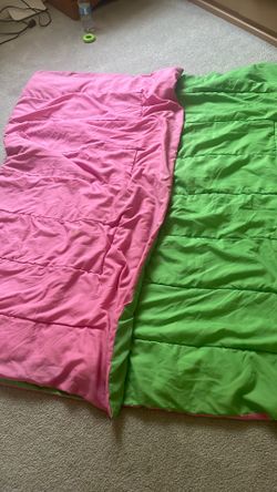 Twin size reversible comforter
