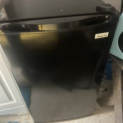 Mini Fridge 
