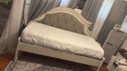Ashley Day bed