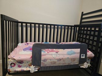 Black crib. 5-1 convertible