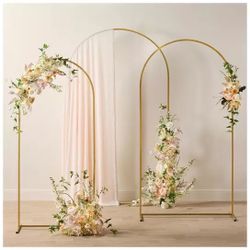 Arch Backdrop w/ White Covers
