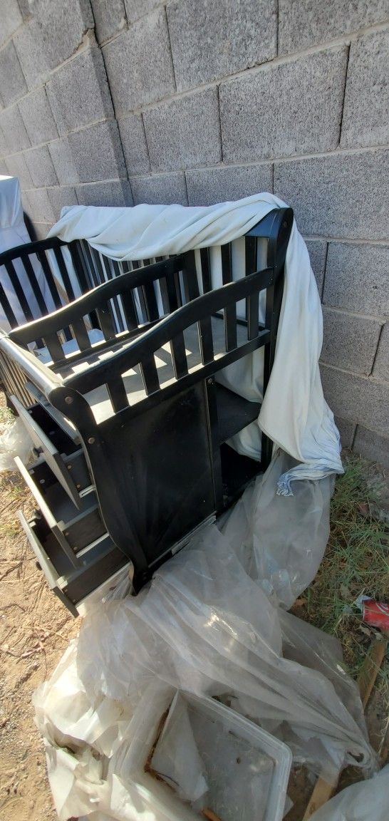 Wooden Baby Crib/ Drawers
